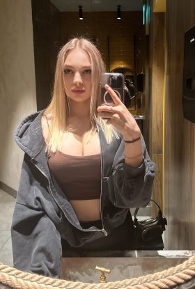 Blonde Escort Karina SZR